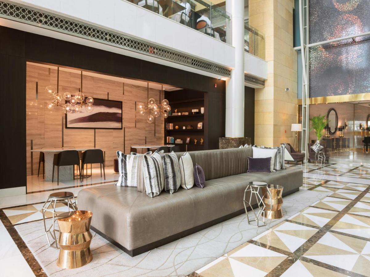 Hyatt Regency Al Kout Mall Kuwait City Exteriér fotografie The lobby of the hotel