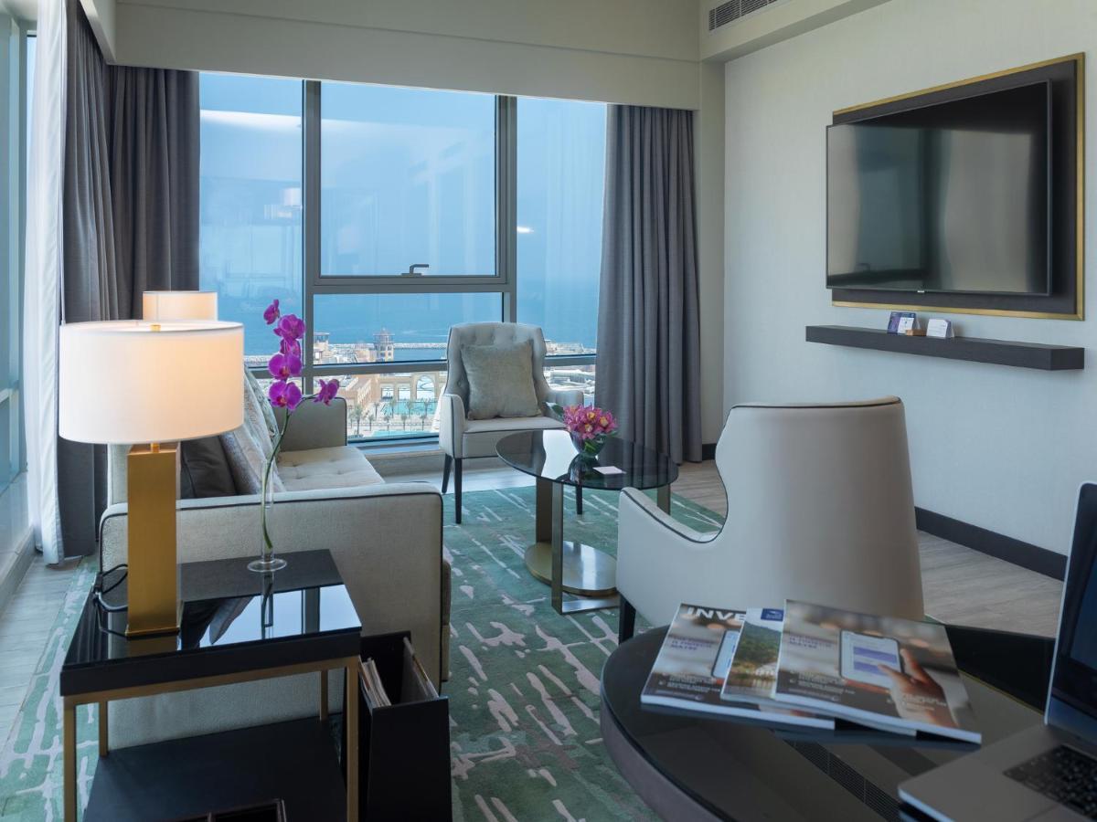 Hyatt Regency Al Kout Mall Kuwait City Exteriér fotografie A living room at the hotel
