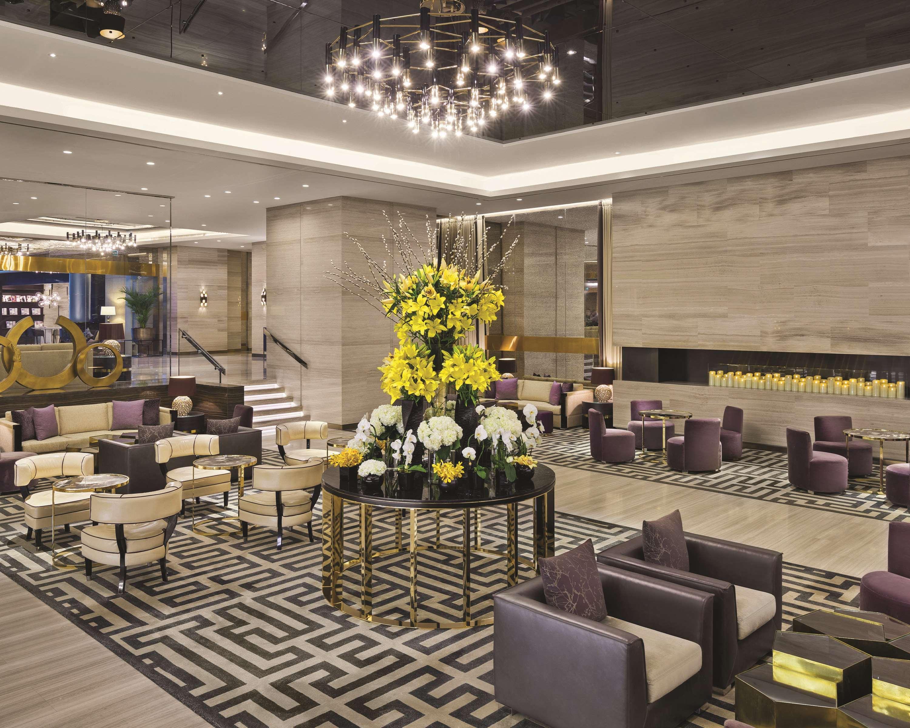 Hyatt Regency Al Kout Mall Kuwait City Exteriér fotografie The lobby of the hotel