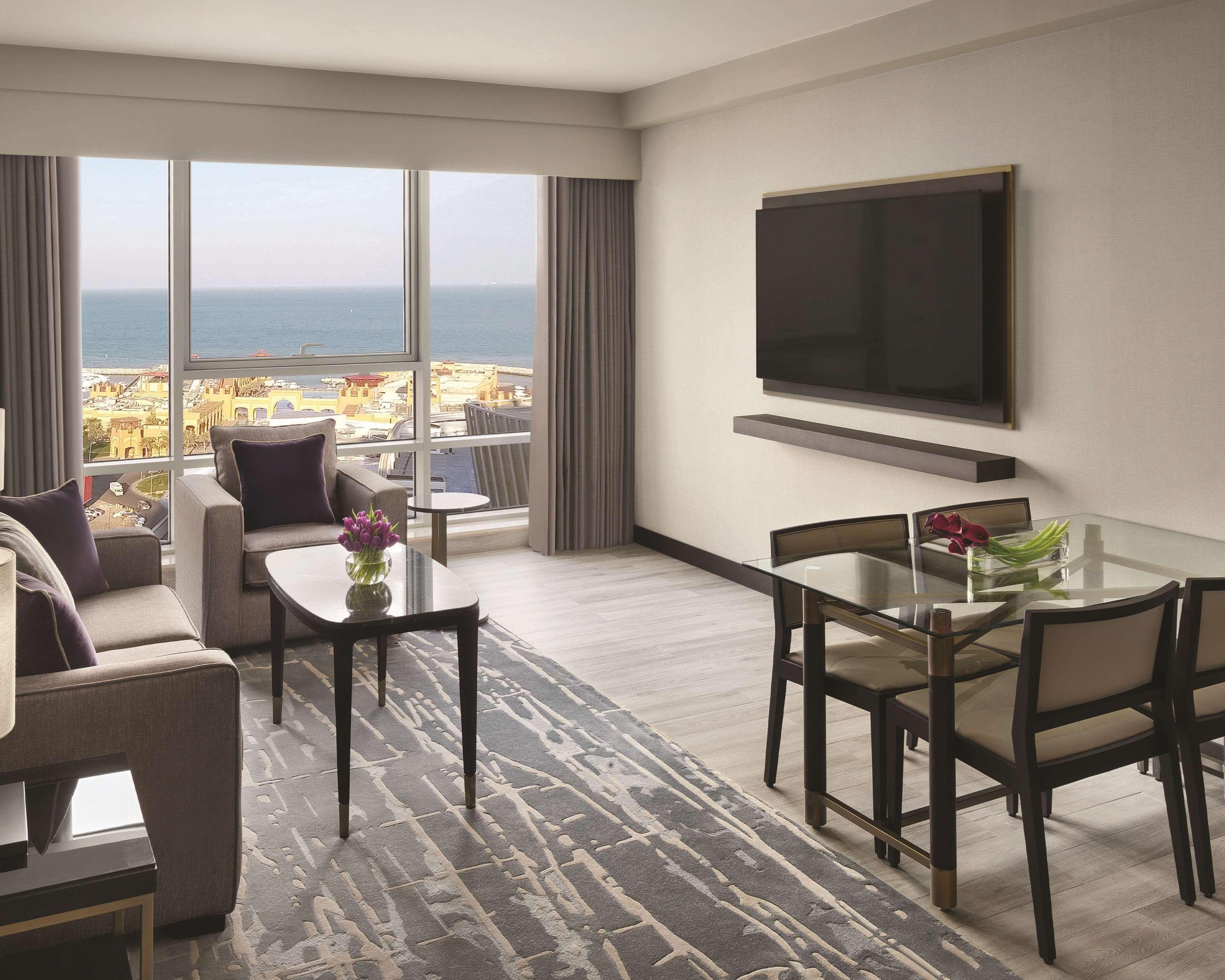 Hyatt Regency Al Kout Mall Kuwait City Exteriér fotografie A living room in a suite at the Hilton San Diego Bayfront