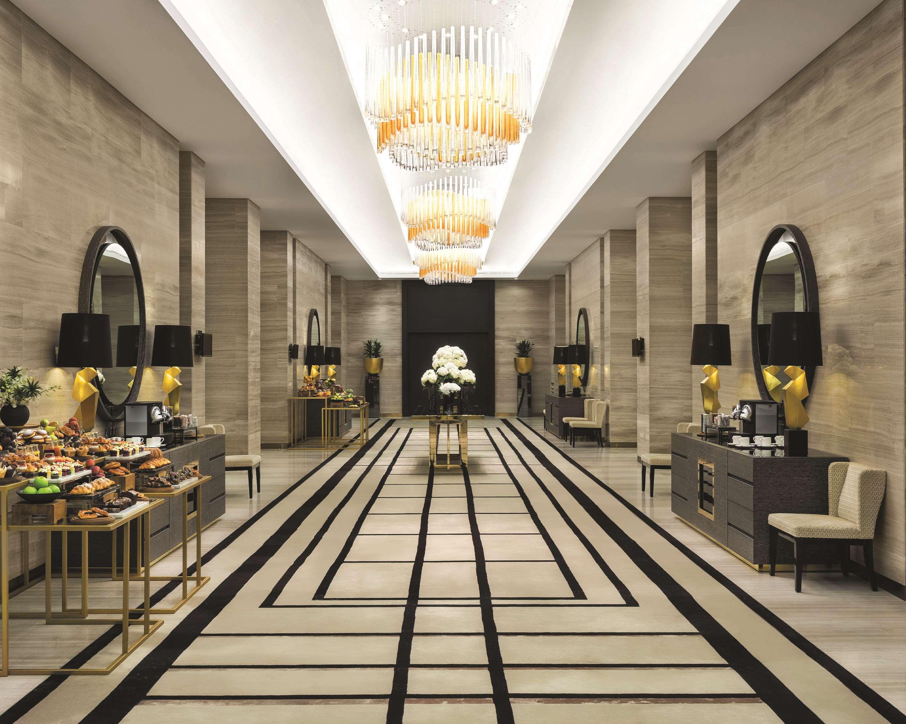 Hyatt Regency Al Kout Mall Kuwait City Exteriér fotografie The lobby of the hotel