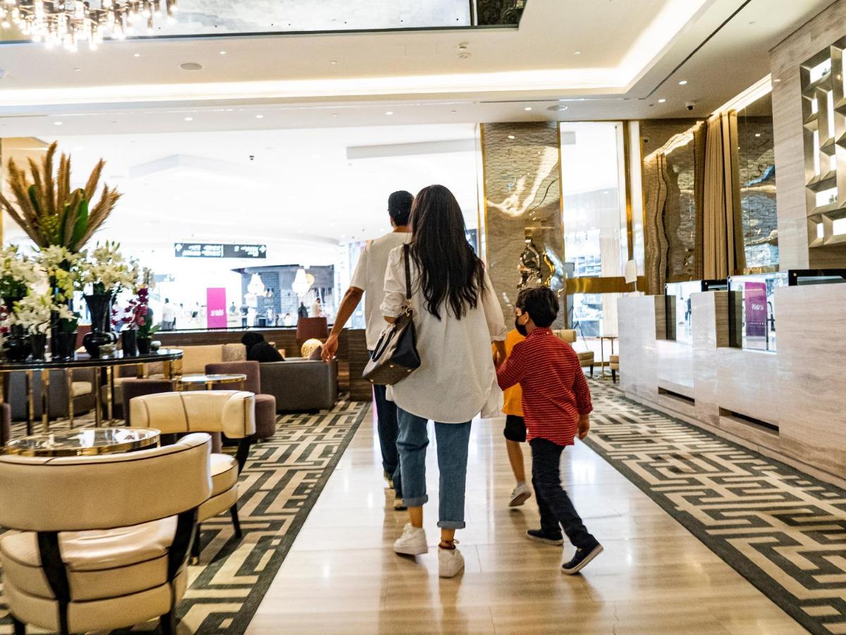 Hyatt Regency Al Kout Mall Kuwait City Exteriér fotografie The lobby of the hotel