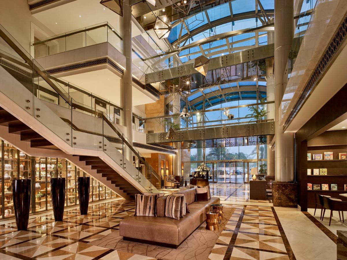 Hyatt Regency Al Kout Mall Kuwait City Exteriér fotografie The lobby of the Ritz-Carlton, Dubai